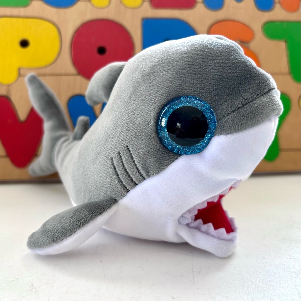 NWT Ty Beanie Boos Finnegan the Shark 🦈